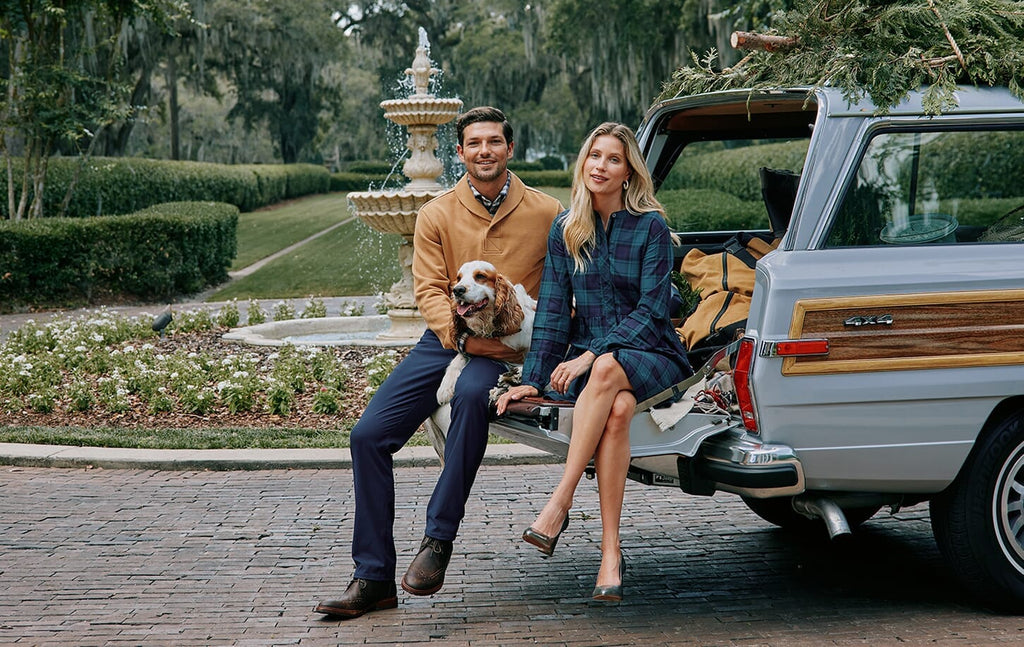 https://southerntide.com/cdn/shop/articles/What-to-Wear-for-the-Best-Christmas-Photos-hero_4ccf4920-e705-4bf2-a136-02dc2529a267.jpg?v=1701207815&width=1024