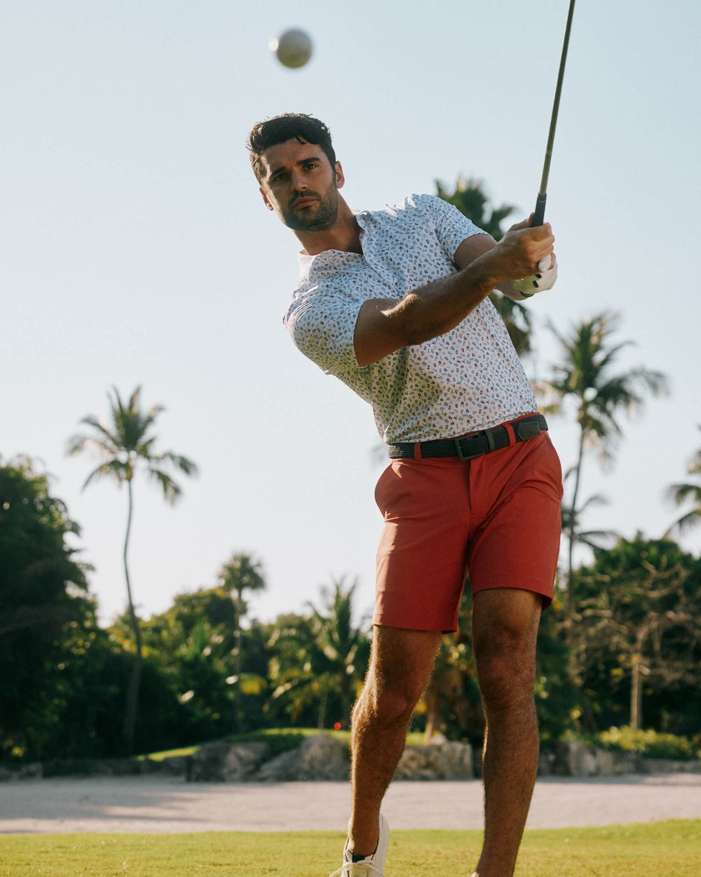 The lifestyle view of the Southern Tide brrr°®-die 8 Inch Performance Short by Southern Tide - Mineral Red