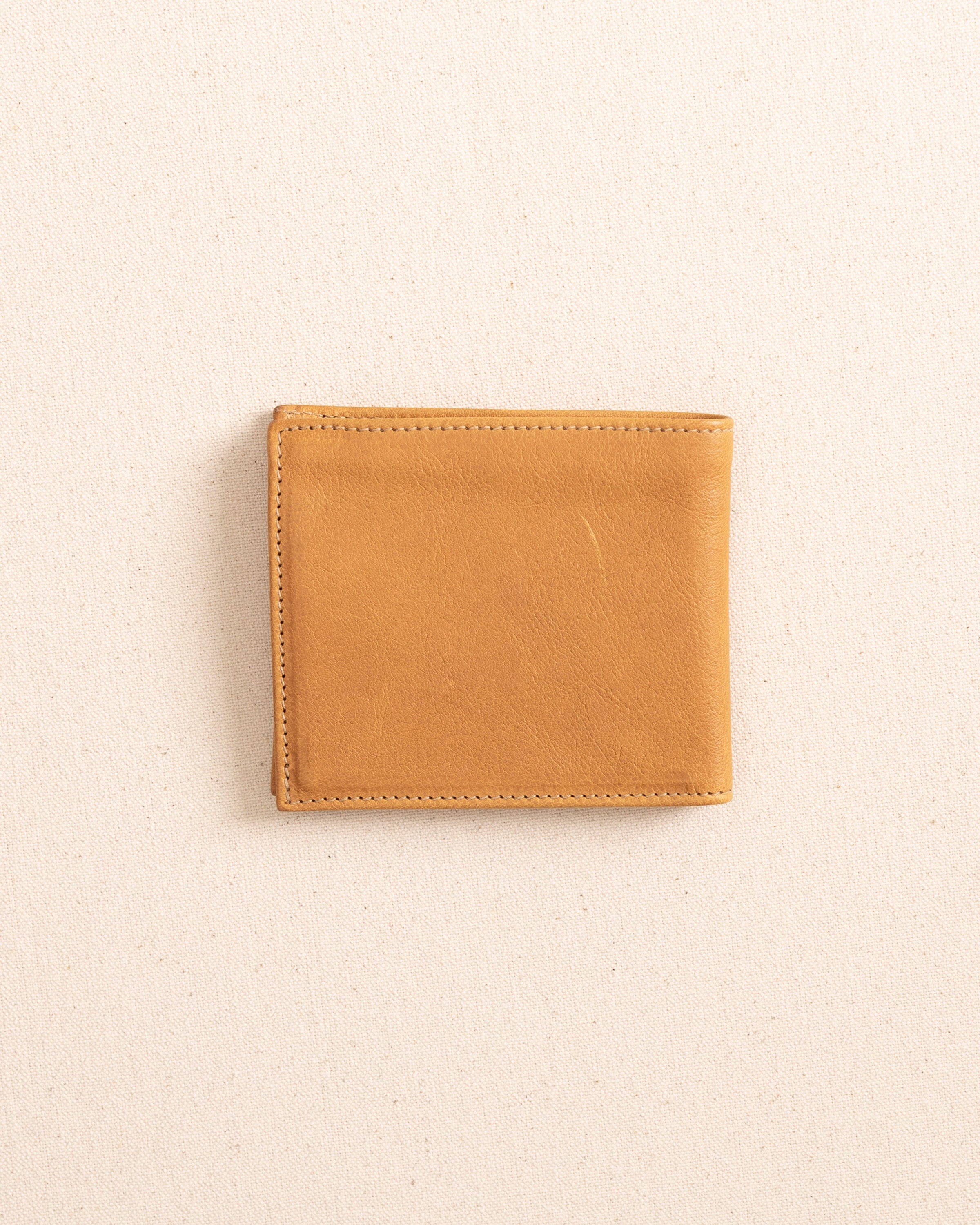 Il Bisonte Classic Bifold Wallet | Southern Tide