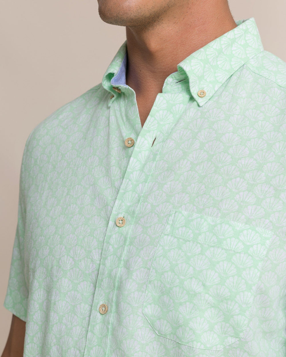 Southern Tide Men's Seashell Cove Linen Rayon Short Sleeve Sport Shirt Green Ash (Size S) 55% Linen 45% Rayon Southern Tide Men's Seashell Cove Linen Rayon Short Sleeve Sport Shirt Green Ash (Size S) 55% Linen 45% Rayon