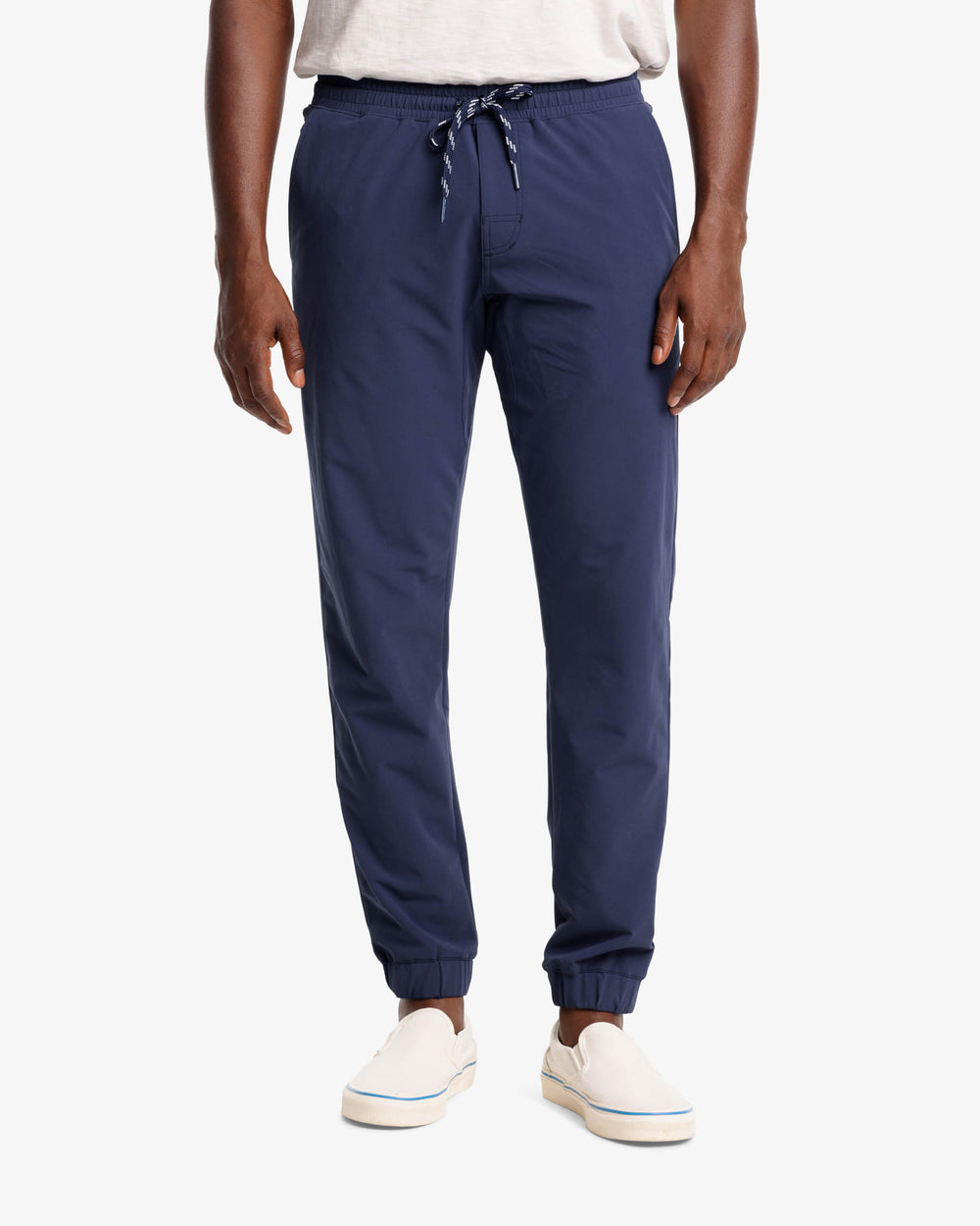 The front view of the The Excursion Performance Jogger by Southern Tide - True Navy
